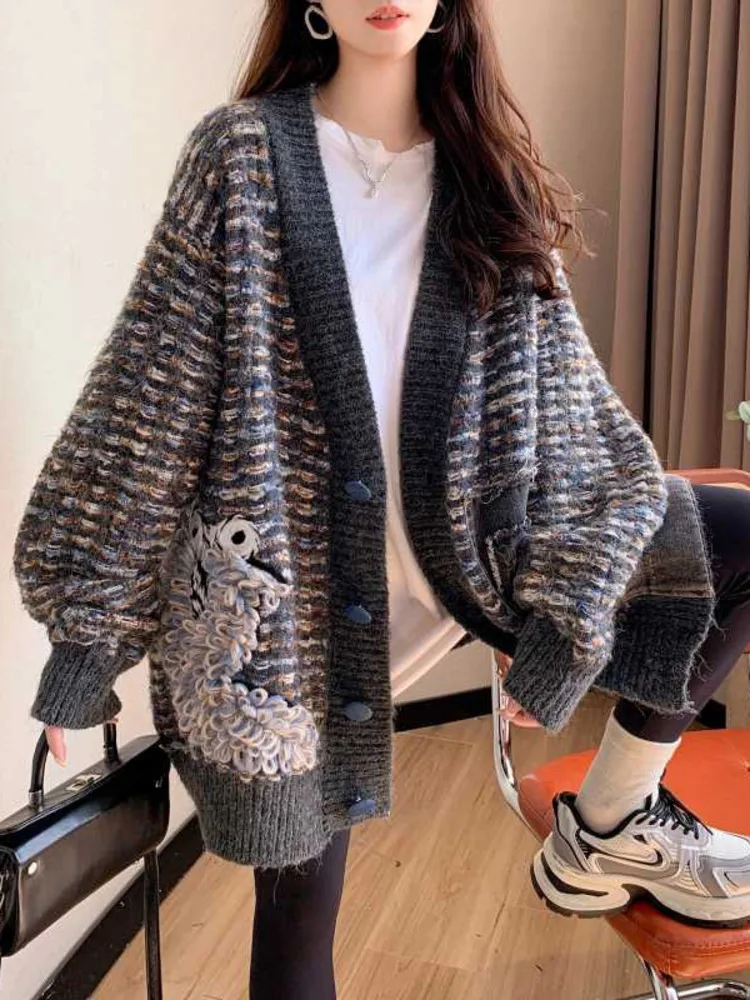 [EWQ] Big Size V-neck Long Sleeve Spliced Denim Female Knit Cardigan Fashion Causal Women Sweater Coats 2024 Autumn New 16O1718