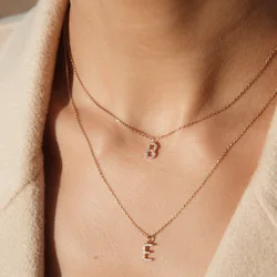 Kobiety Tiny Letter A-Z początkowe naszyjniki, małe błyszczące litery dziewczyna Choker łańcuszek, złoty kolor ze stali nierdzewnej warstwowe kołnierz biżuteria