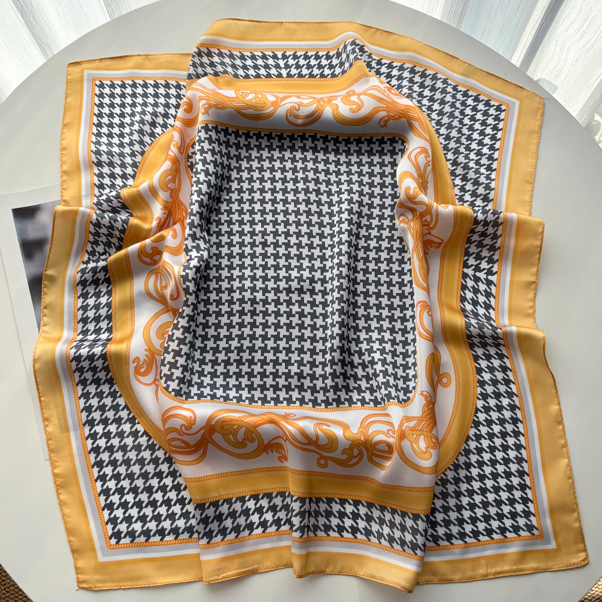 

2026 женский квадратный шарф, шелковый шейный платок с имитацией клетчатого принта, бандана, женская шаль, шарфы, повязка на голову, галстуки