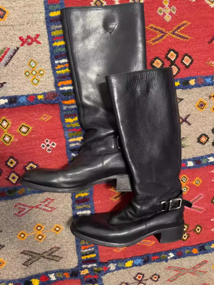 New Arrival Black Belt Sliver Buckle Decor Knee-High Boots Unisex Style Round Toe Mid-Heel Vintage Street Rider Boots