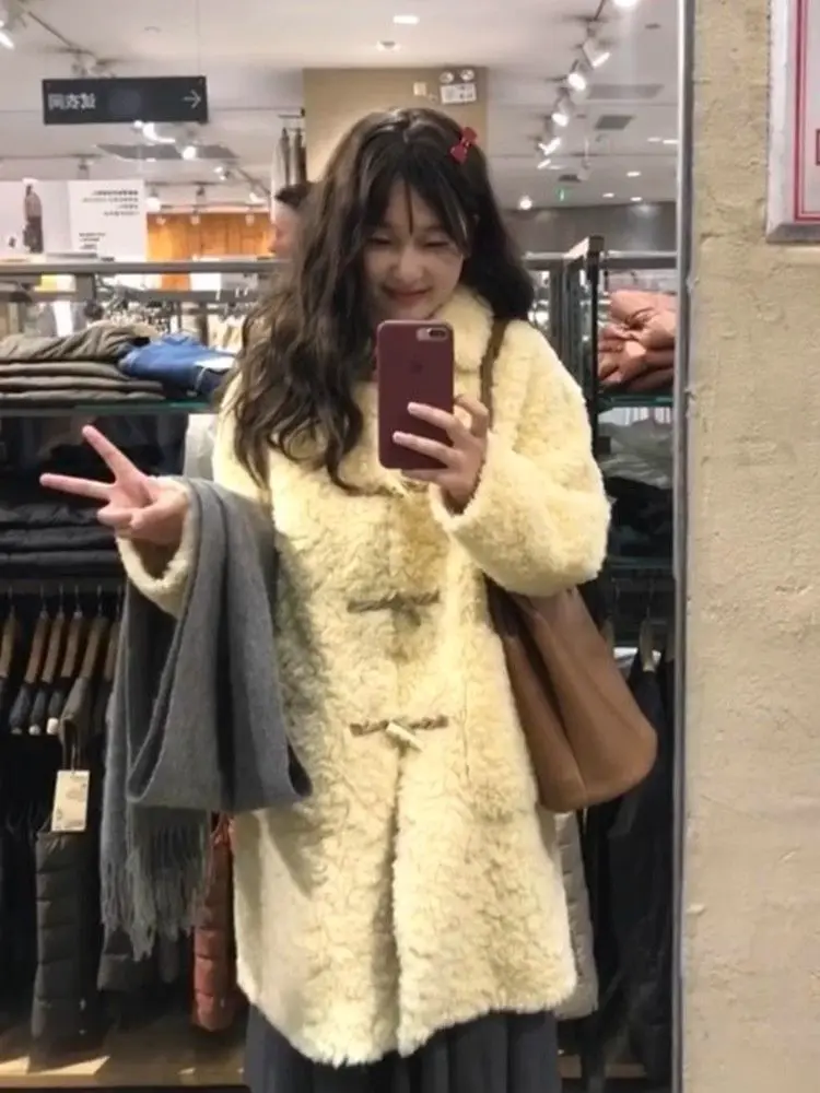 

Мягкая женская куртка из искусственного меха ягненка с пуговицами из бычьего рога, комбинированная из меха и кожи, зимняя, уютная, для повседневной носки, верхняя одежда