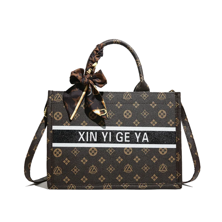 

Сумка для подгузников с широким отверстием обеспечивает быстрый и легкий доступ к подгузникам, салфеткам, бутылочкам и другим необходимым детским принадлежностям.