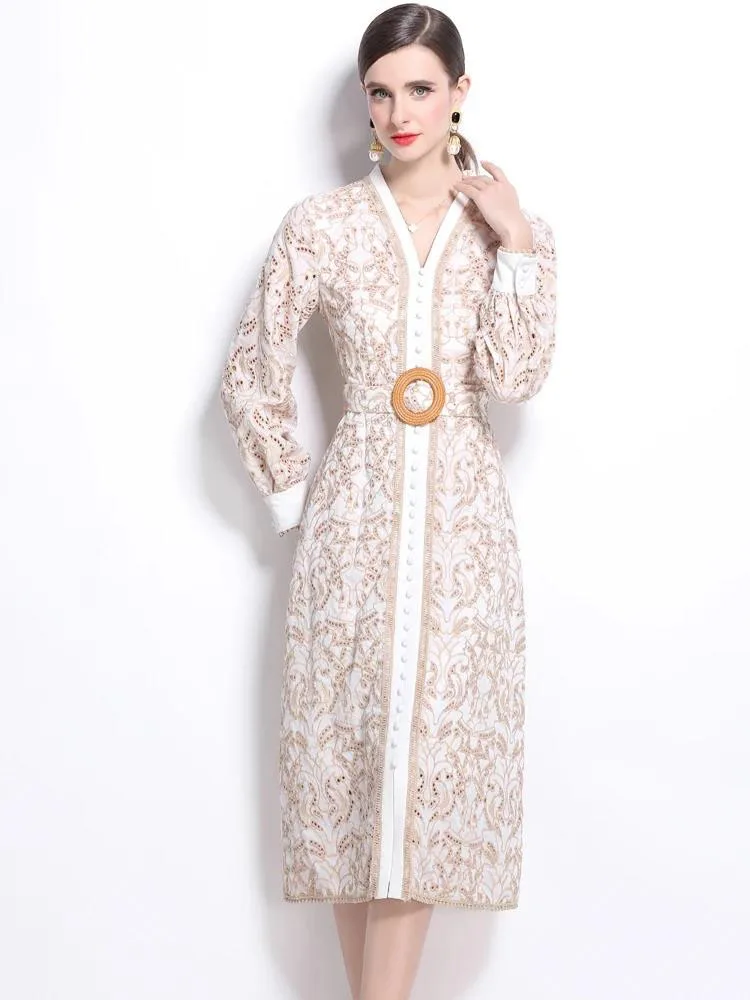 Abito longuette da donna di alta qualità con scollo a V e bottoni con cintura divisa Abito longuette francese vintage con ricamo floreale scollato in pizzo beige