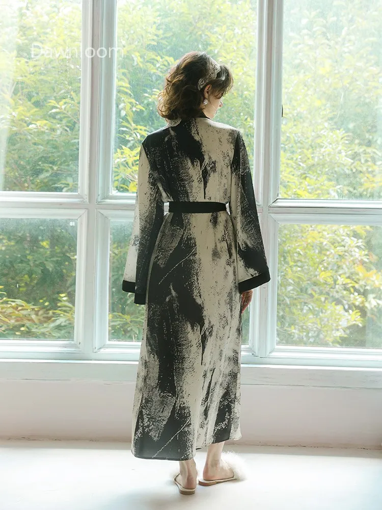 ثوب نوم طويل وطول الفخذ مطبوع بألوان مائية للنساء على الطراز الفرنسي ملفوف بالدانتيل بقصة ضيقة من الحرير ملابس منزلية أنيقة