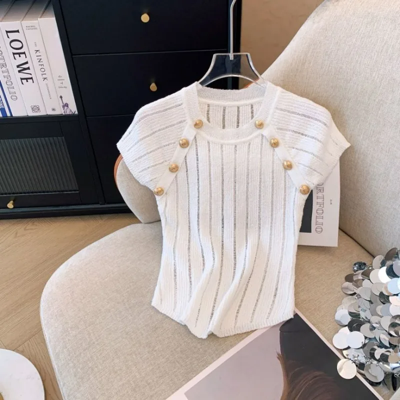 2025 Summer New Metal Buckle Knitted Sweater Women's French Style Fairy Unique Short Chic Versatile Gentle T-shirt Top