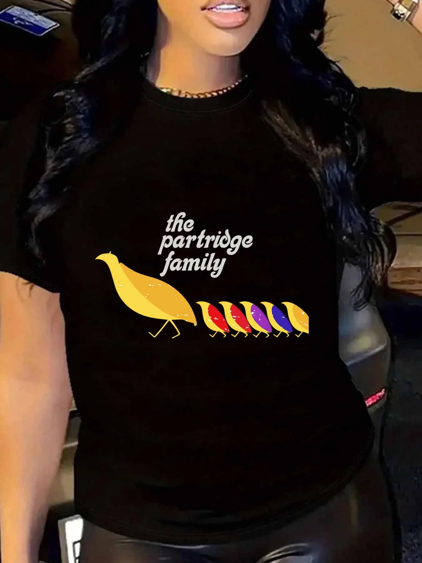 【WY102848】تي شيرت نسائي بمقاس كبير ورقبة دائرية وأكمام قصيرة بنمط كرتوني مع نصف كم مرن ومطبوعات عصرية