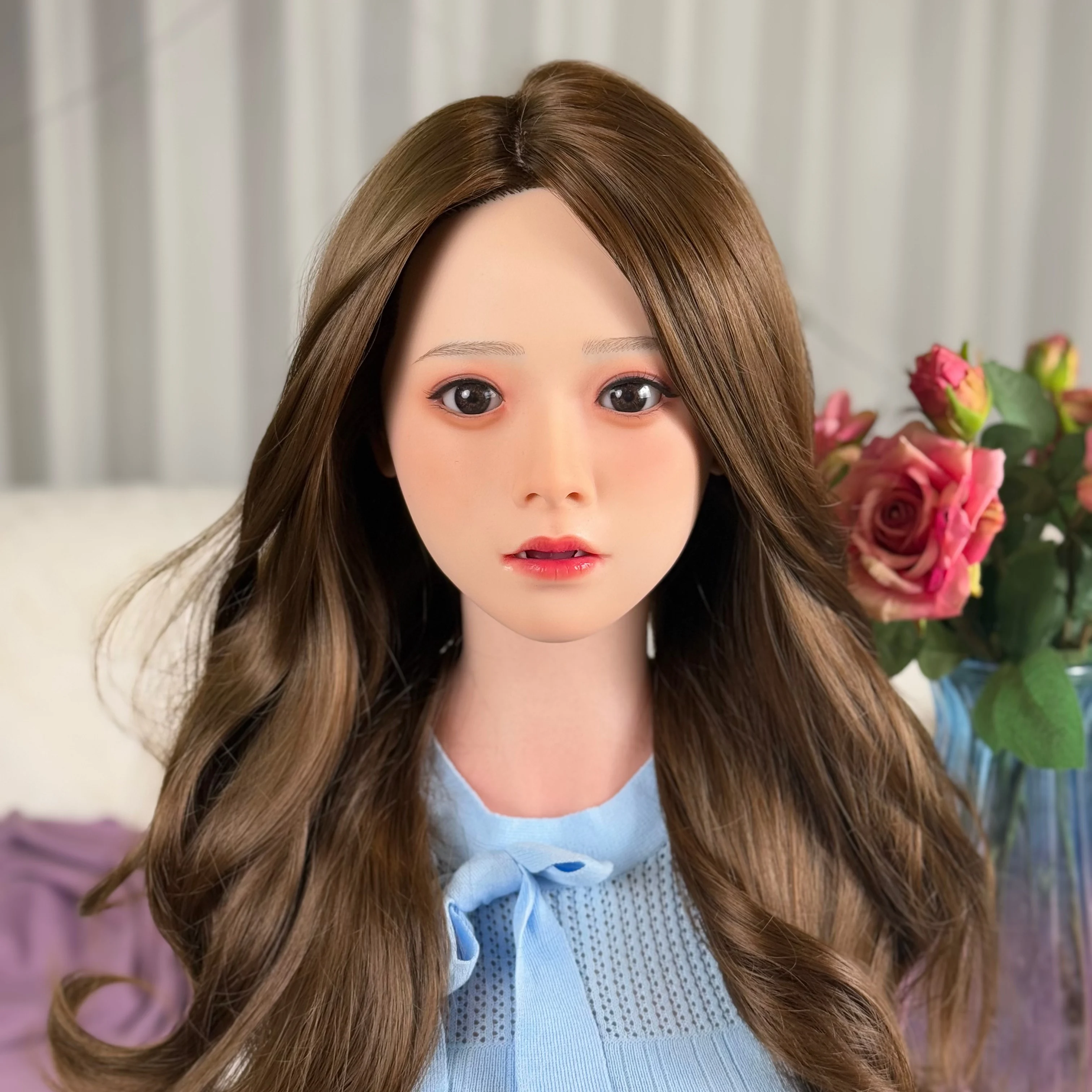 

Силиконовые волосы в сладком стиле, можно открыть рту, пересадка волос и бровей, мягкие длинные волосы и нежный макияж.