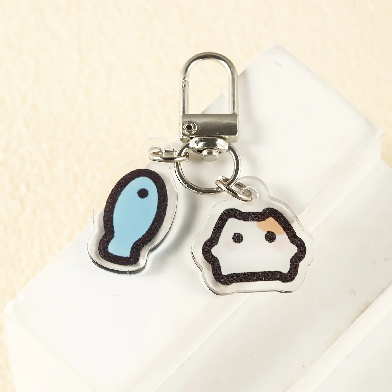 2-Piece Set of Cat and Fish Acrylic Keychains, Bag Decoration, Cute Backpack Pendant Keyring, Gift for Friends