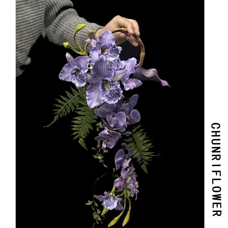

New Chinese wedding photo purple dress bridal bouquet purple Phalaenopsis wreath waterfall hand bouquet exterior