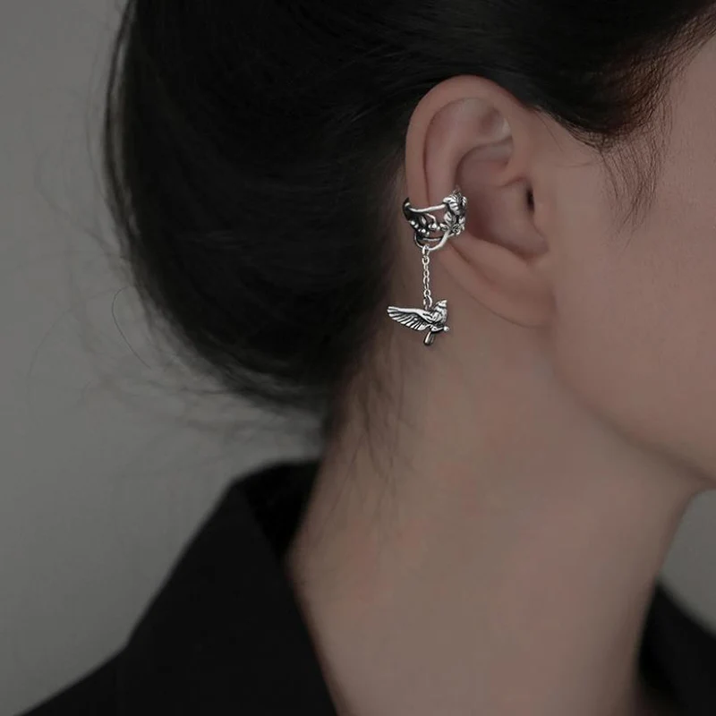 Vintage Eucalyptus and Bird Ear Clip Zircon Inlaid Flowers Branches Bird Earrings Tassel Magpie Earbone Clip For Women A Piece
