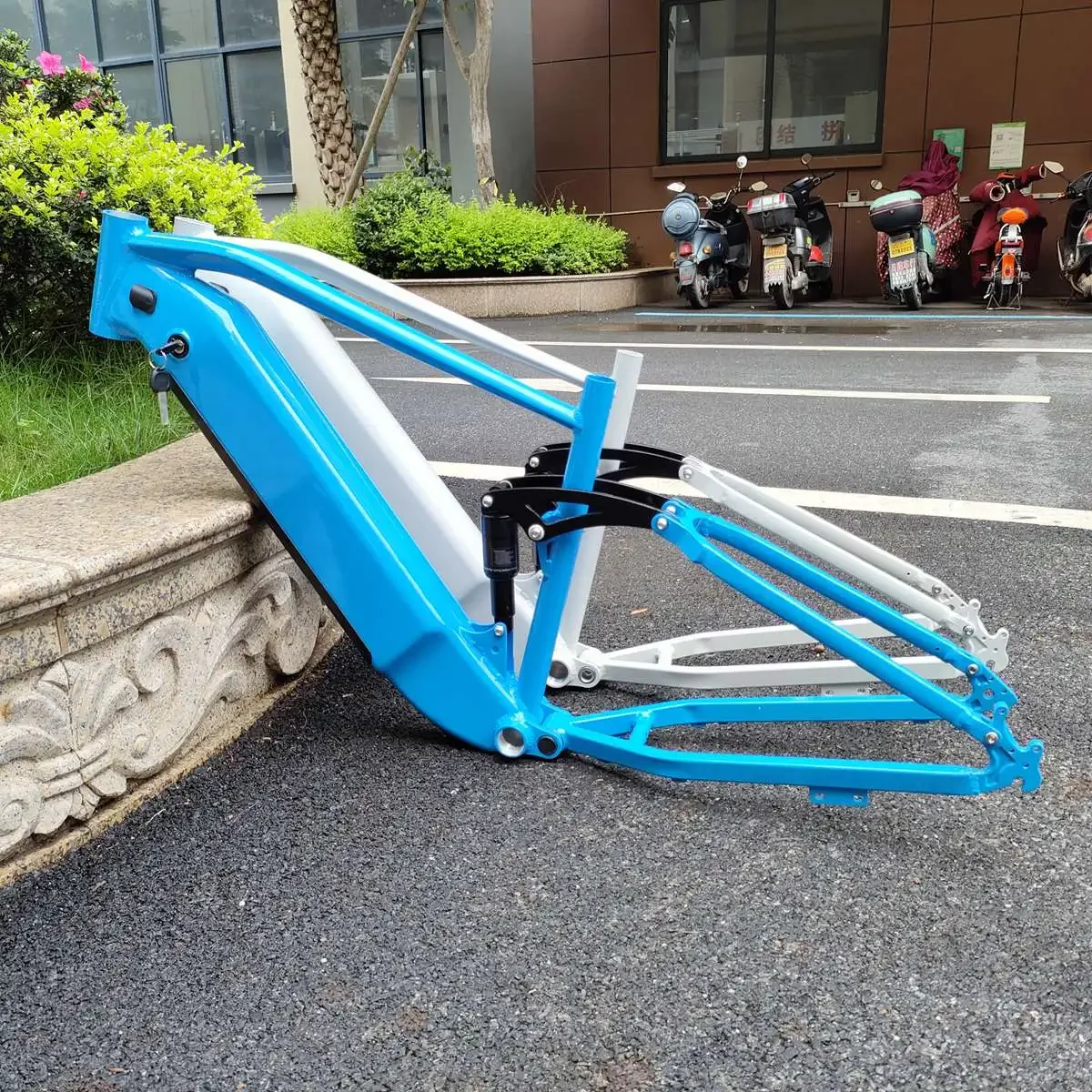 

Рама Kalosse Soft-Tail со скрытой батареей 26X4.0 Рама электрического велосипеда