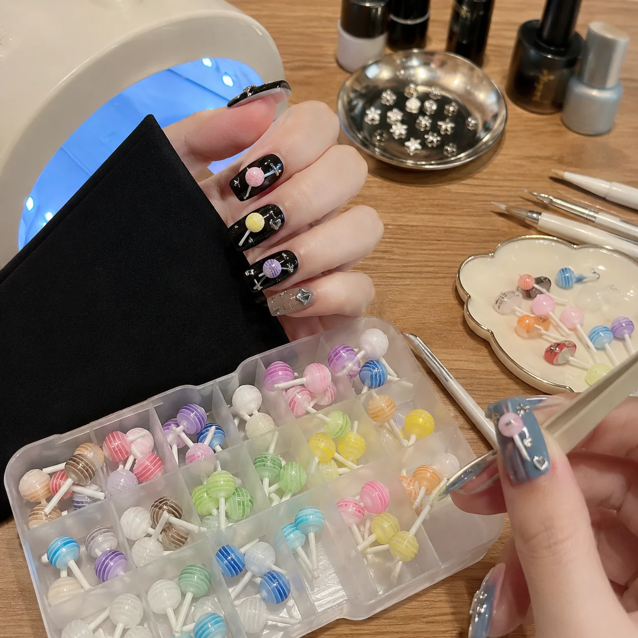 20 Stück 6mm 3D Kawaii Lollipop Nagelcharms Bunte Harz-Bonbon Nagelkunst-Dekorationen DIY Maniküre-Zubehör