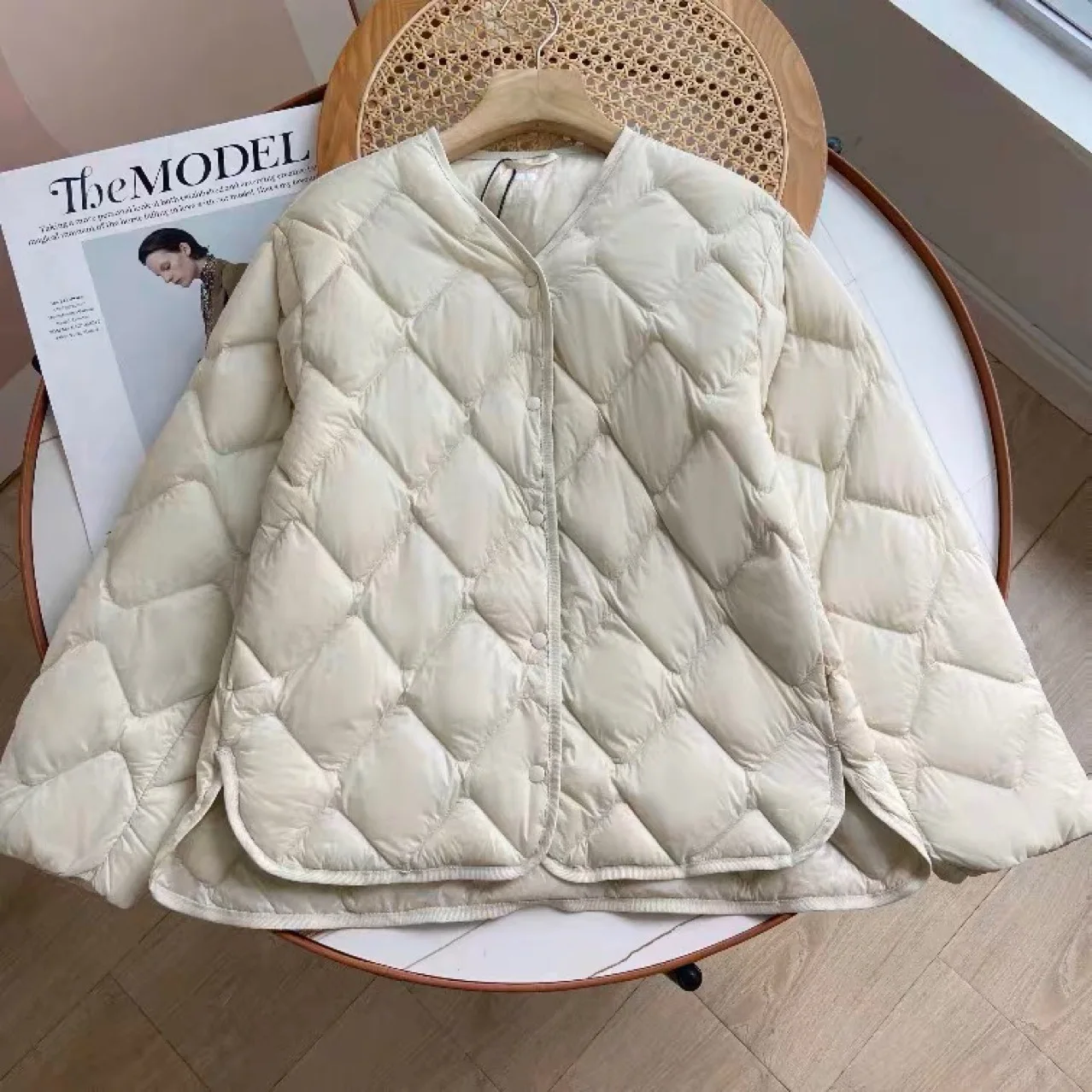 New Winter Coat Female 90% White Duck Down Woman\'s Quilted Jacket Casual Loose Single Breasted Ultra Light V-neck Puffer Jacket