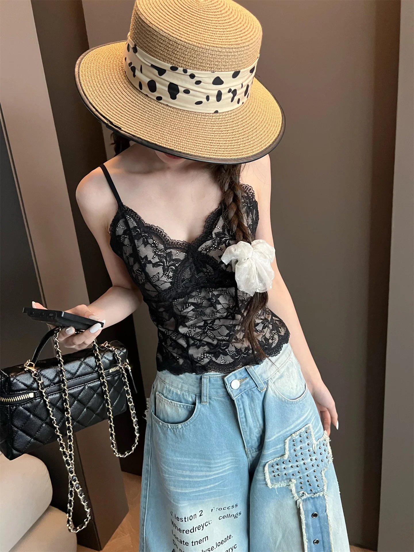 

Женский укороченный топ Slim Fit с кружевом, летняя коллекция 2026, новая модель, короткий жилет с V-образным вырезом, внутренняя одежда с подкладкой на груди