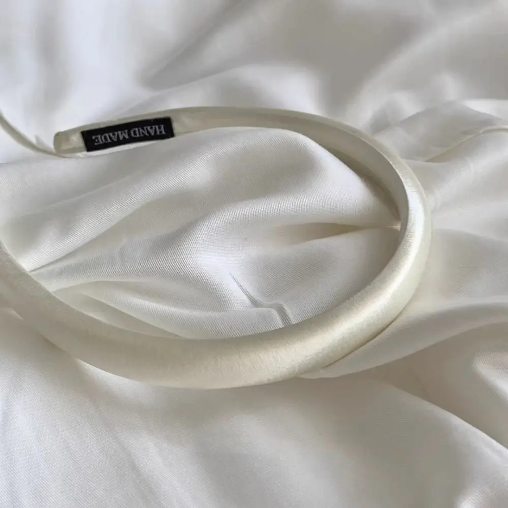 レトロ薄型シルクサテンヘッドバンド布女性ヘアフープスポンジヘアバンドヘアクリップヘアバンド女性のヘアアクセサリー