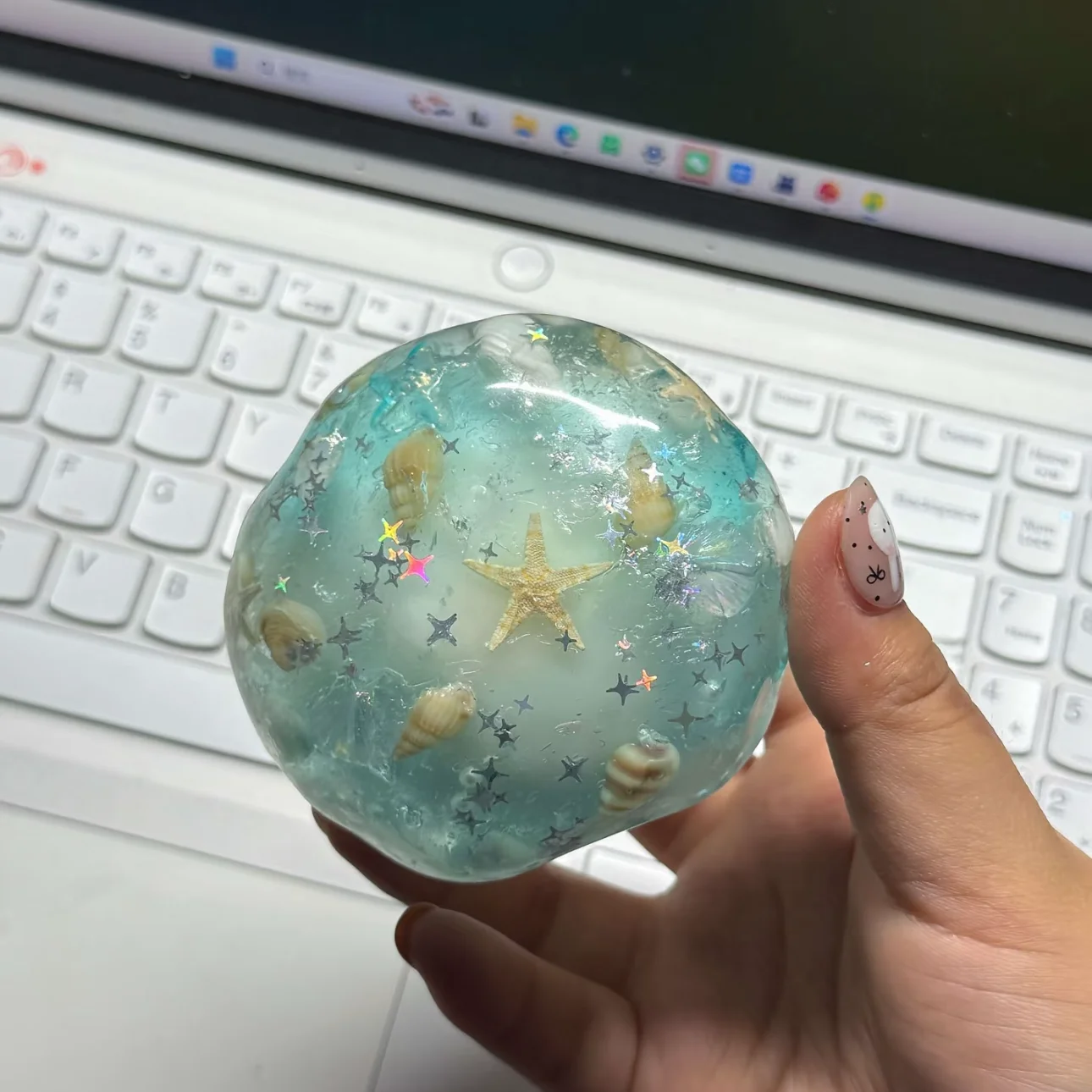 Knuspriger, zerknisternder Wachs-Stressball mit ASMR-Schall beim Treten auf Schnee, Anti-Stress-Entlastungs-Fidget-Spielzeug für Erwachsene – Detail 6