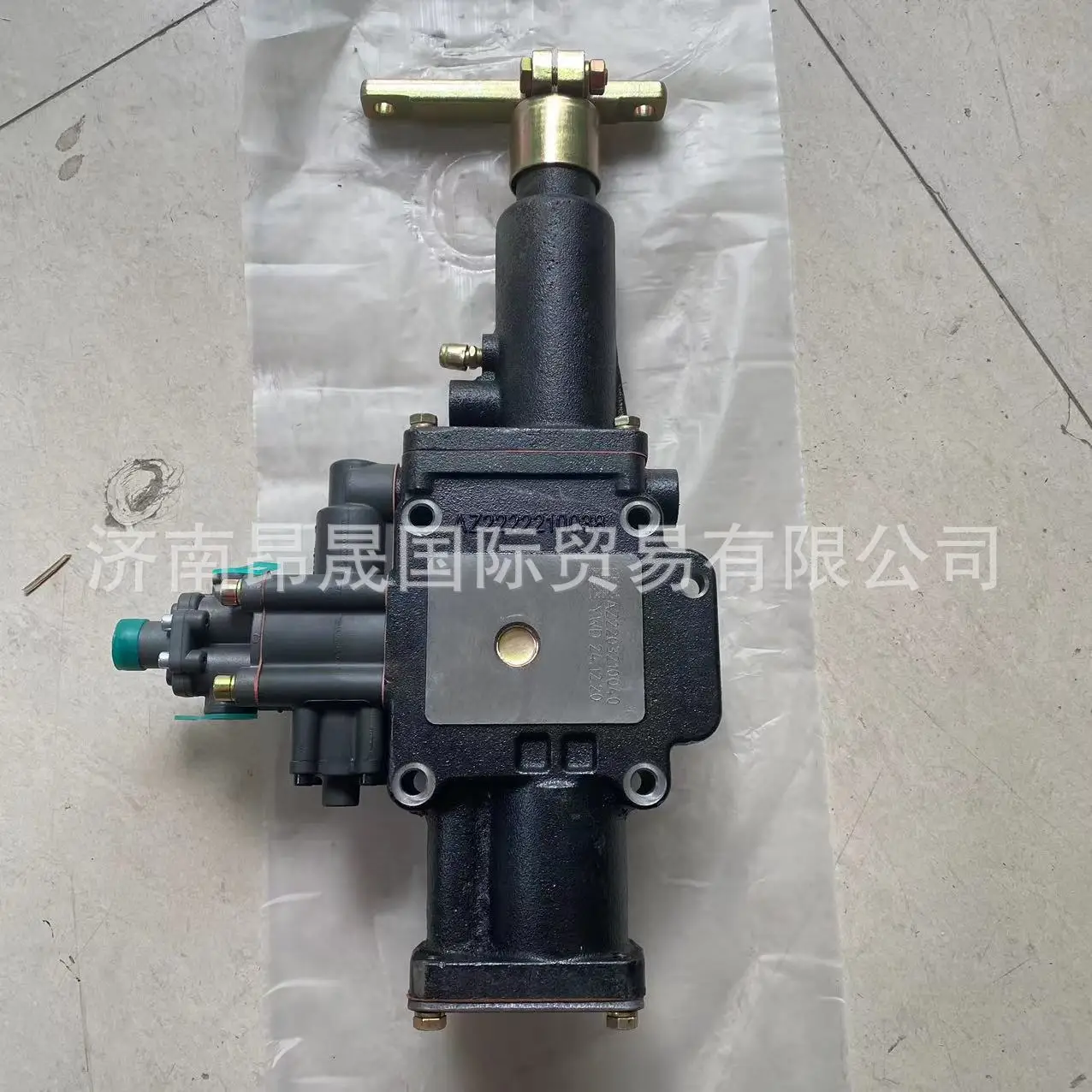 

Suitable for Sinotruk HOWO T7H Shandeka 19710 gearbox accessories, small cover assembly with valve AZ2203210040