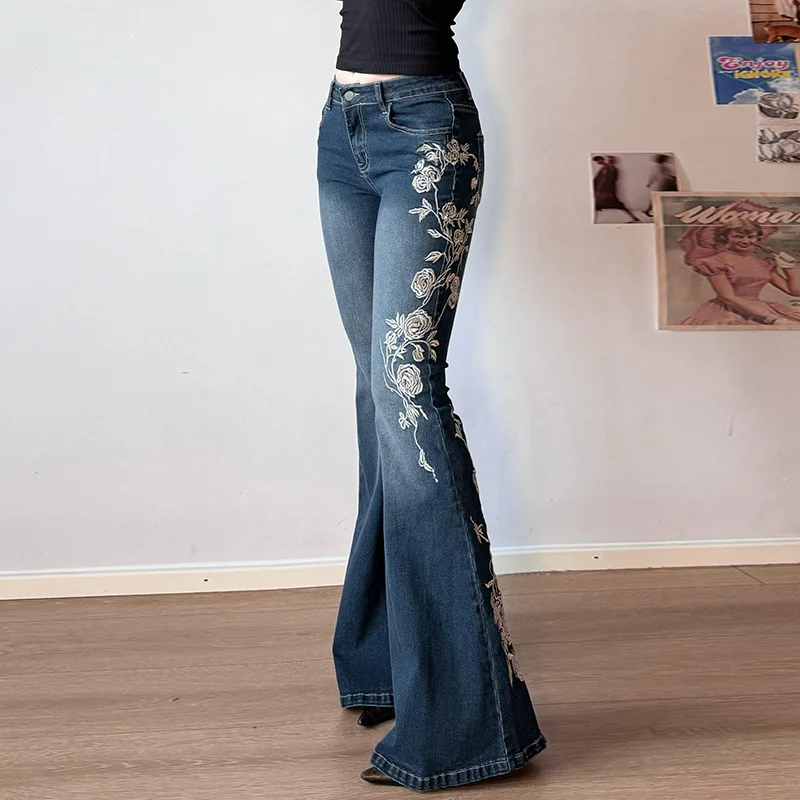 2026 Denim-Hosen Y2K Schlaghosen Jeans für Damen mit Stickerei Boot-Cut Niedriger Bund Gewaschen Distressed Taschen Bodenlange Streetwear
