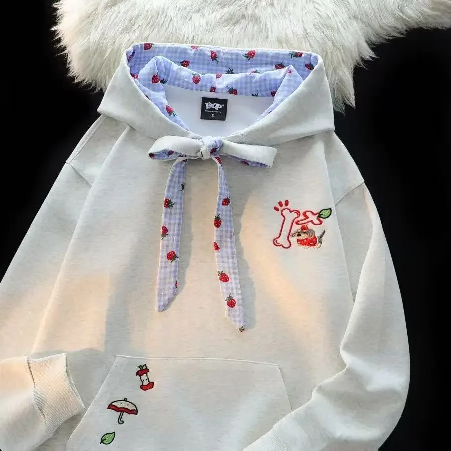 سترة كلاسيكية على طراز Preppy سترة لطيفة بجيوب مطرزة للسيدات Y2k قطع علوية يابانية حلوة كاواي كارتونية مع قلنسوة للسيدات بأكمام طويلة