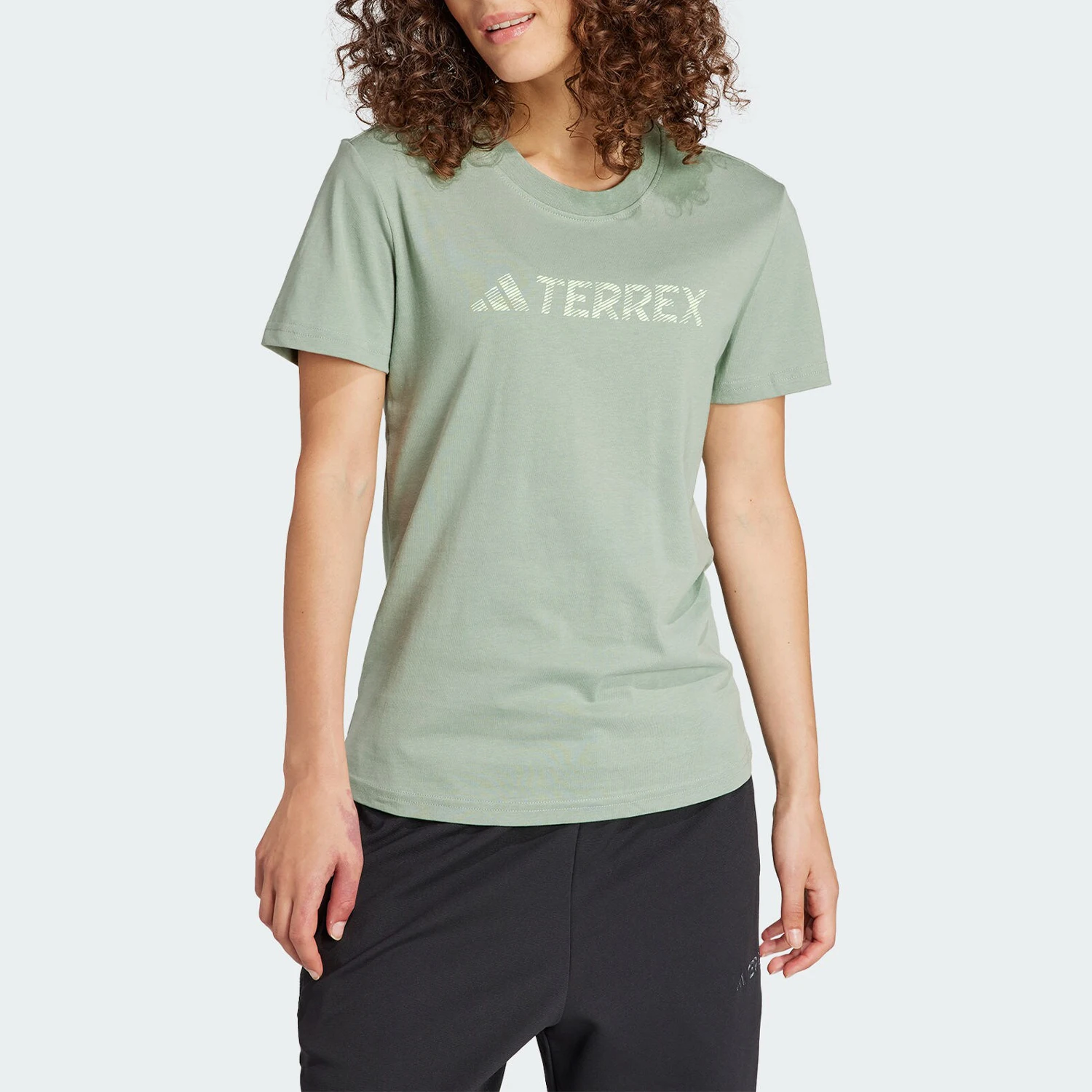 

Оригинальная женская спортивная футболка Adidas W LOGO TEE IN4670