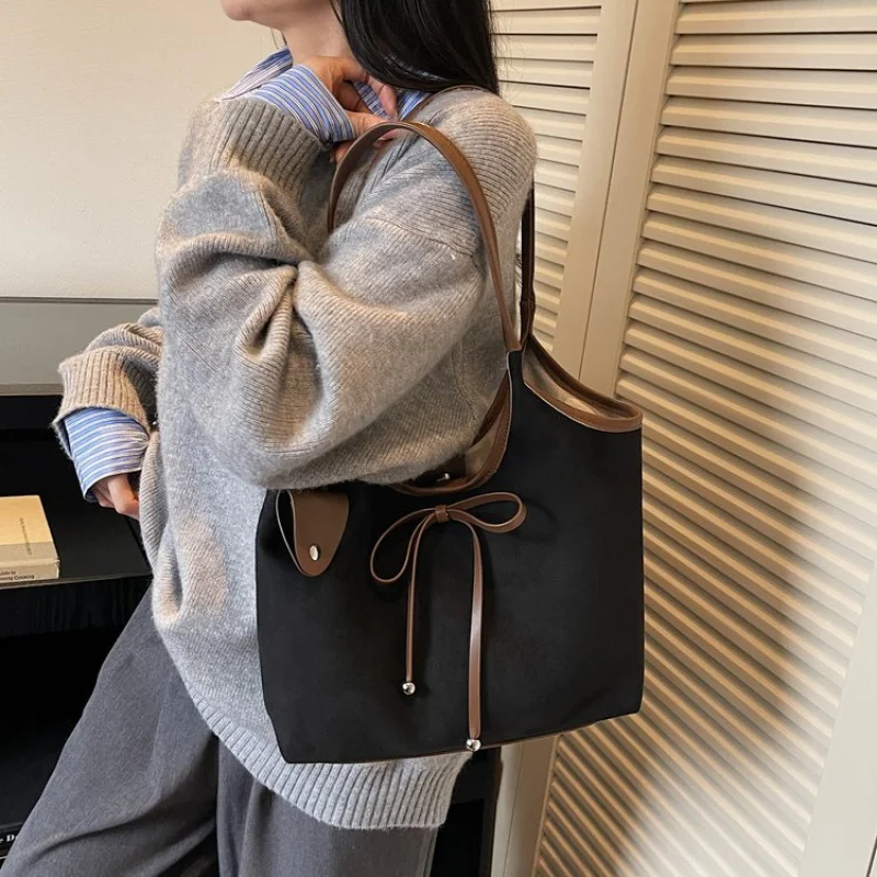 حقيبة ماسنجر نسائية فاخرة مصنوعة من الجلد المصنوع من الألياف الدقيقة ذات مظهر ناعم وخفيف الوزن