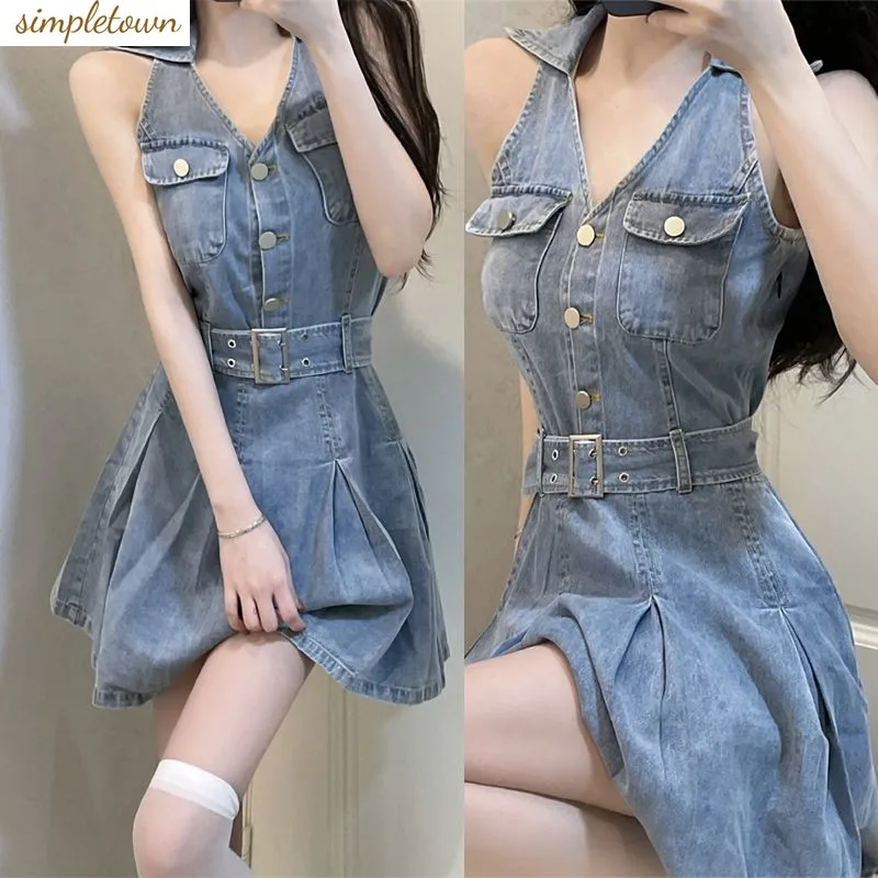 

2024 Spring/Summer Korean Edition New Hanging Neck denim waist cinching spicy girl A-line pleated short skirt for women