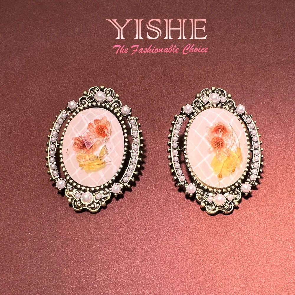 New Chinese stud earrings, amber dried flowers make old court style retro niche design elegant and versatile Guo Dynasty earring