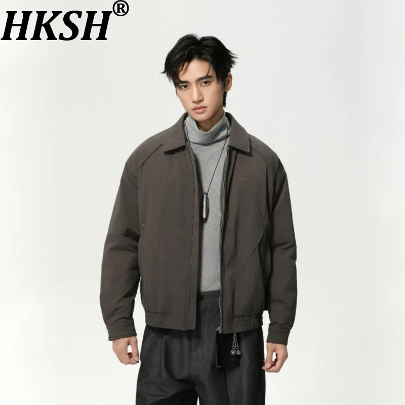 

HKSH осень-зима, новый мужской кардиган с отложным воротником на молнии, повседневный пуховик в стиле сафари, модное плиссированное пальто, HK15660