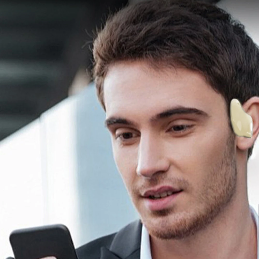 سماعات مترجم اللغة IPX5 مقاومة للماء معلقة للأذن من النوع C شحن سماعات أذن لاسلكية مفتوحة للمسافرين