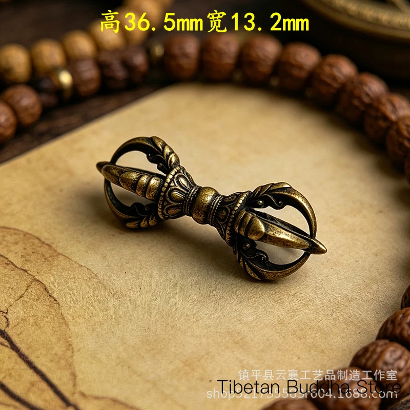 Vintage small brass five-pronged vajra pendant ornament, Tibetan esoteric ritual instrument, demon-suppressing pestle, decorativ