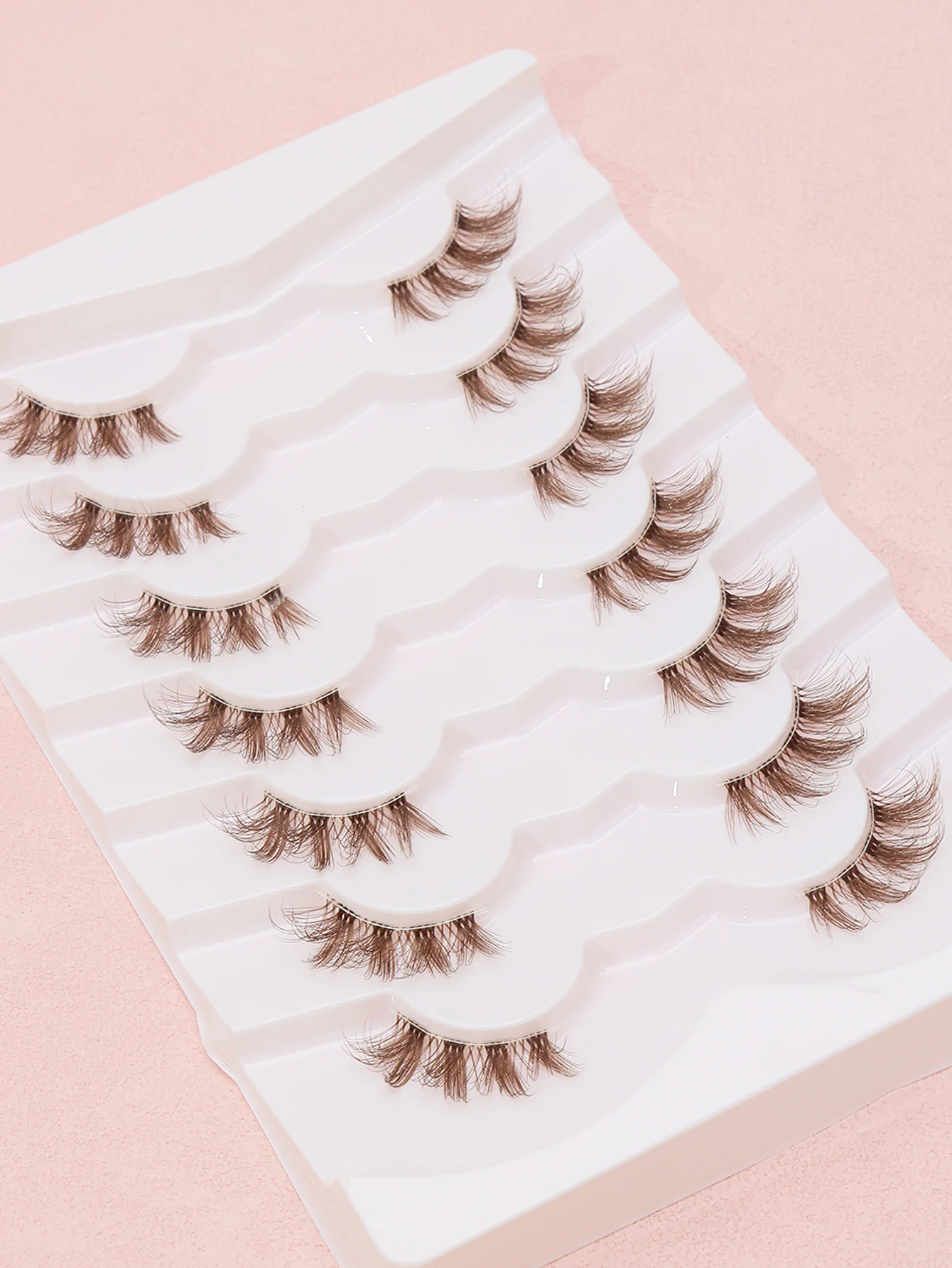 ขนตาปลอมสีน้ำตาล 7 คู่ สไตล์ธรรมชาติ ปลายเรียวสวย สวมใส่สบาย ให้ลุคสวยแบบธรรมชาติ