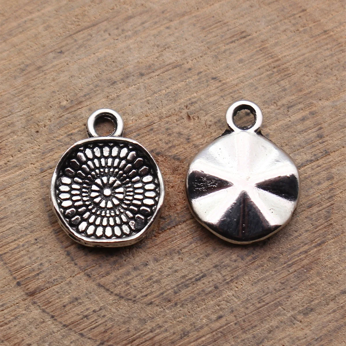

80pcs 12x10mm(0.47x0.39inch) Antique Silver Color Irregular Single-Sided Patterned Round Charms Pendants Jewelry Accessories
