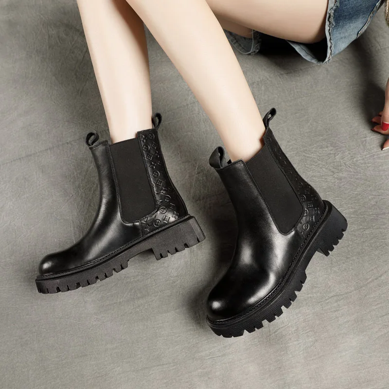 

Autumn and Winter New Quality Short Boots Chelsea Boots Fashion Mid Heel Leather Martin Boots Smoke Pipe Boots Boots