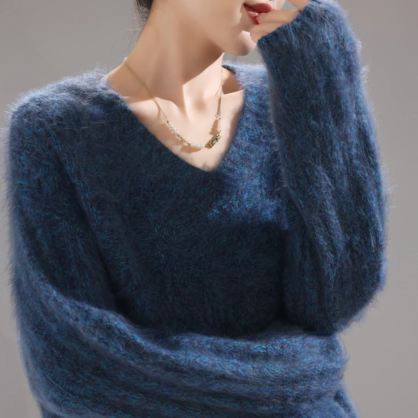 

High end V-neck brushed wool knitted sweater for women, loose and slimming long sleeved base sweater, sweater top
