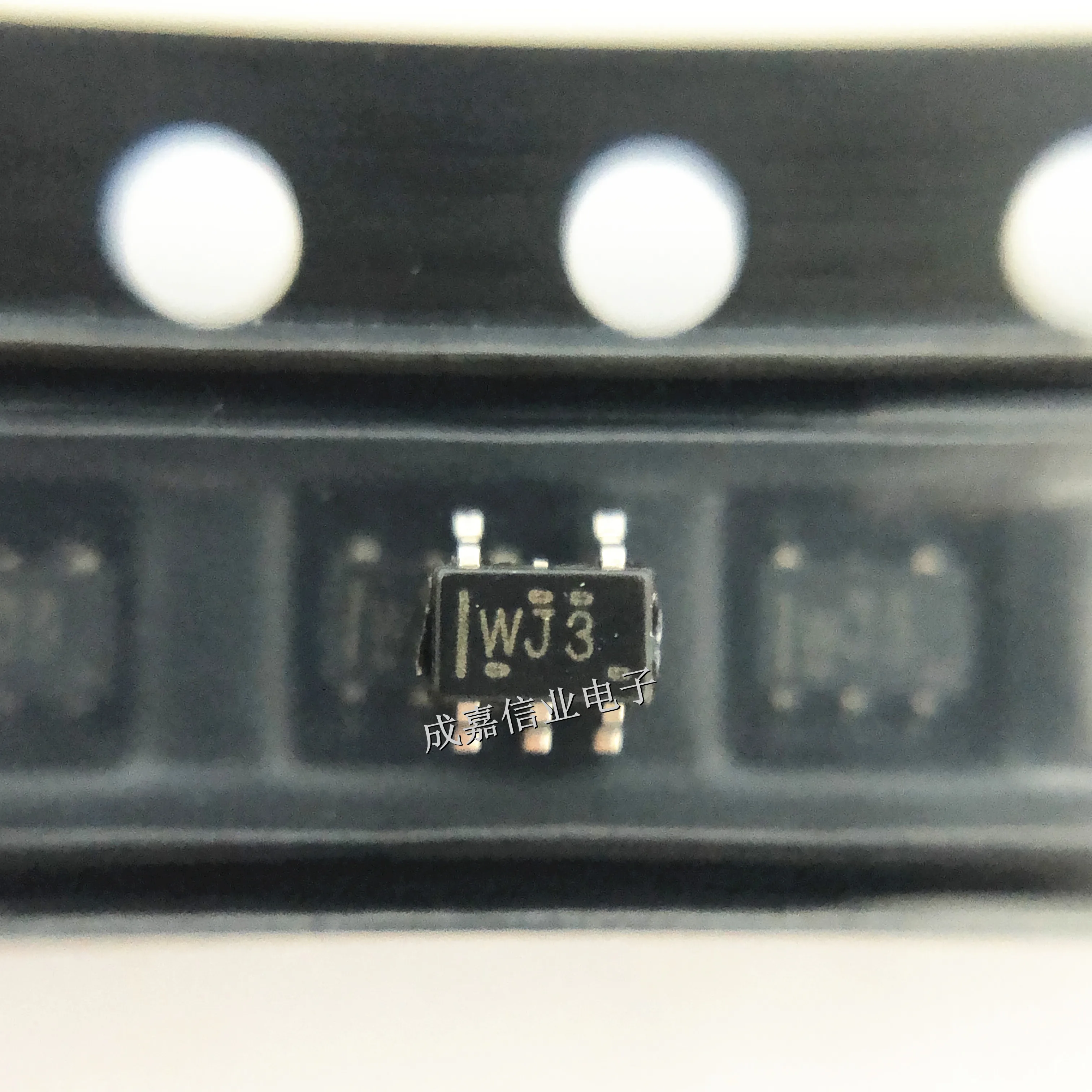 10pcs/Lot SN74LV1T34DCKR SC-70-5 MARKING;WJ3 Translation - Voltage Levels 1.6V-5.5V