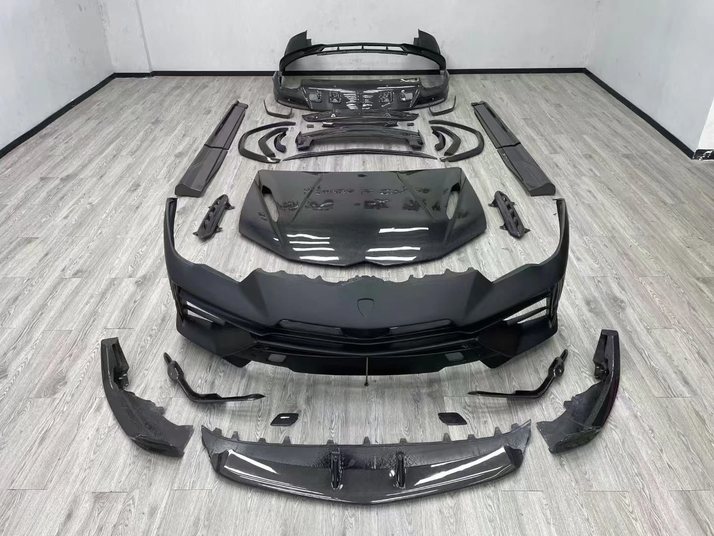 Full Custom Build With An Old-toThe Performante Body Kit, Which Is For The Urus From 2018 To 2022.Extreme Makeover
