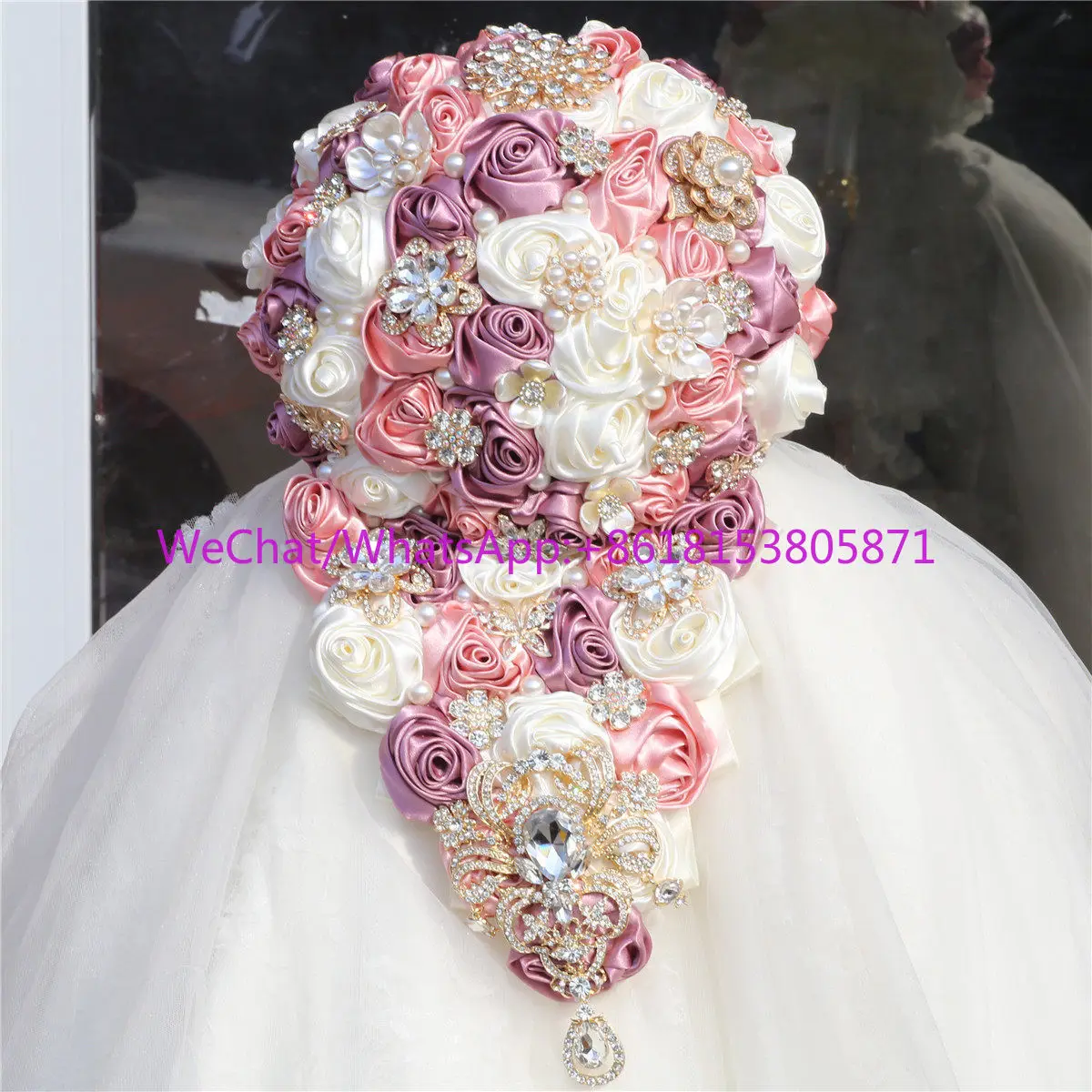 High-end wedding gift bridal waterfall water drop hand holding bouquet with diamond satin silk