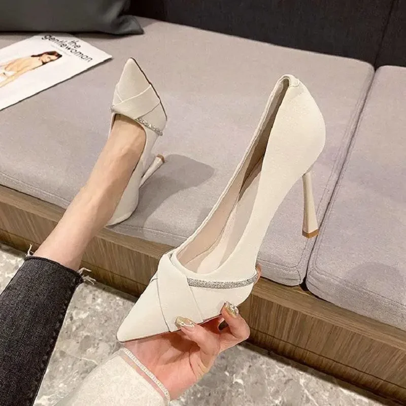 

sapatos femininas women fashion sweet beige sexy party stiletto heel shoes zapatos de mujer lady black comfort heel pumps c689