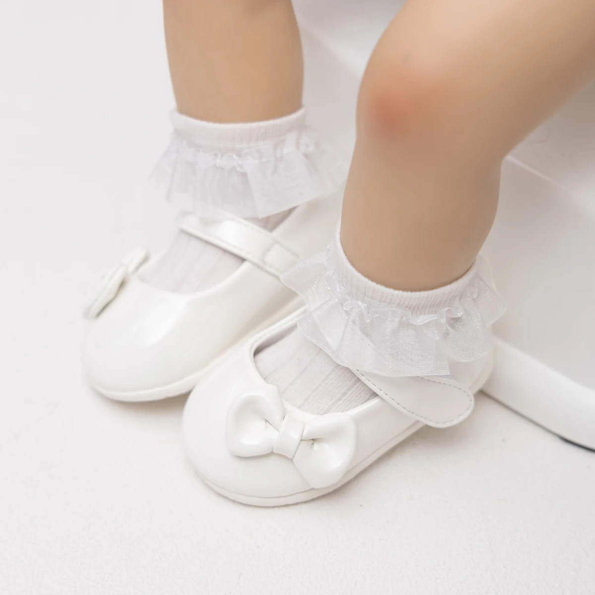 

2025 New Baby Shoes Four Seasons Solid Colour Glossy Bow Princess Shoes Soft Non-slip Soles Baby Girl First Walkers Shoes