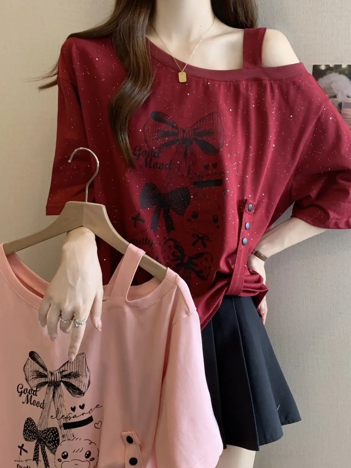 American Retro Women's Red Sparkle Bow Duck Print T-shirt Sexy Asymmetric Cold Shoulder Twist Hem Button Detail Casual Loose Tee