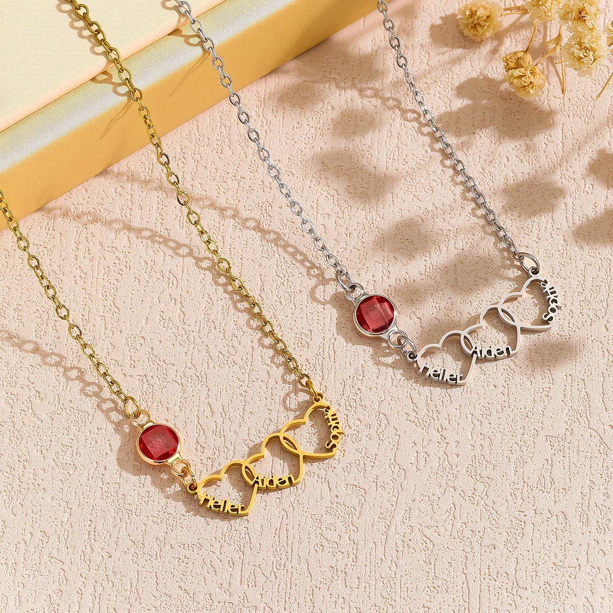 Kalung Tiga Nama Kustom Baja Tahan Karat Liontin Tiga Hati Perhiasan Pribadi untuk Ibu dengan Nama Anak Kalung Keluarga ﻿