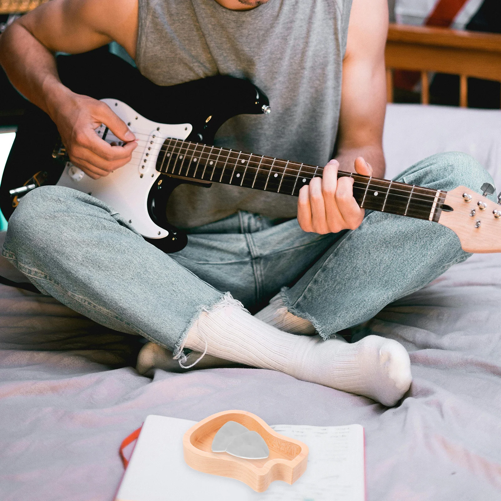 

Maple Wood Guitar Compact Portable Plectrum Storage Case For Standard Jazz Picks Holder Small Size Creative Design Wood