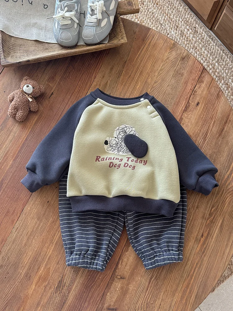 

Boys' One-Piece Fleece Set Autumn Winter Cartoon Fleece Sweatshirt Infant Striped Sweatpants Two-Piece Set aClass