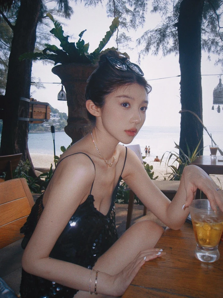 Sexy Shoulder Bared Short Crop Top Women's Beautiful Glitter Strap Vest Korean Style Popular V-Neck Polyester Fiber Outerwear