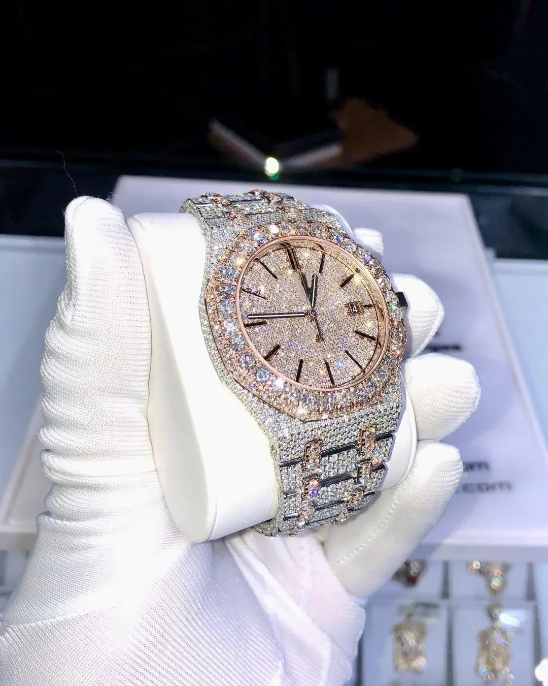 

Luxury Automatic Mechanical Watch For Men VVS D Colour Moissanite Iced Out Design Analog Display With Glass Dial Window