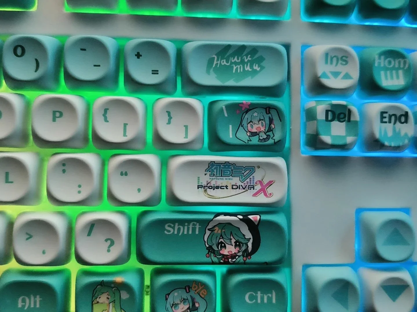 Cartoon Anime Hatsune Miku full color light keyboard 108 key wireless Bluetooth Three modes Mechanical Keyboard Pull and insert image 6