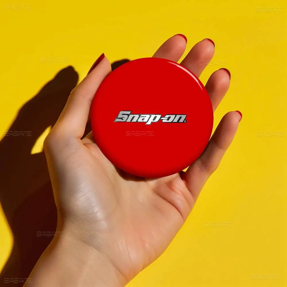 S-Snap On ロゴ入りブリキ製ソフトボタンピンブローチメタルバッジカスタムジュエリーアクセサリー帽子バッグラペル