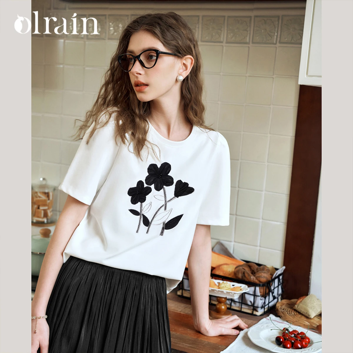

OLrain женская хлопковая белая футболка 2025 летняя трикотажная одежда с короткими рукавами модные топы с мультяшным принтом женская одежда O24XT88802