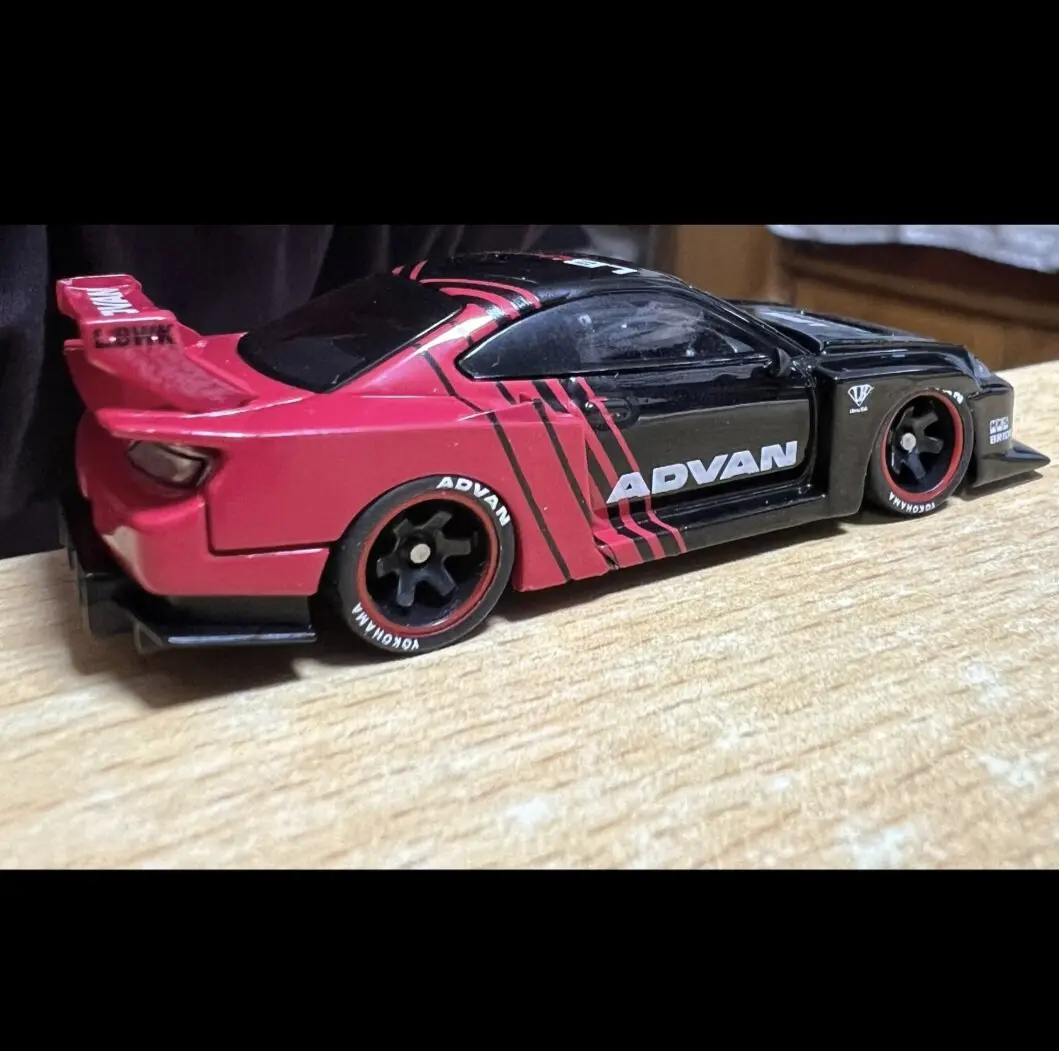 X-Scale 1/64 10.5mm Diecast Car Spokes Wheel and Rubber Tires Printing Logo for 1:64 Collectible Model Car Scene Accessories