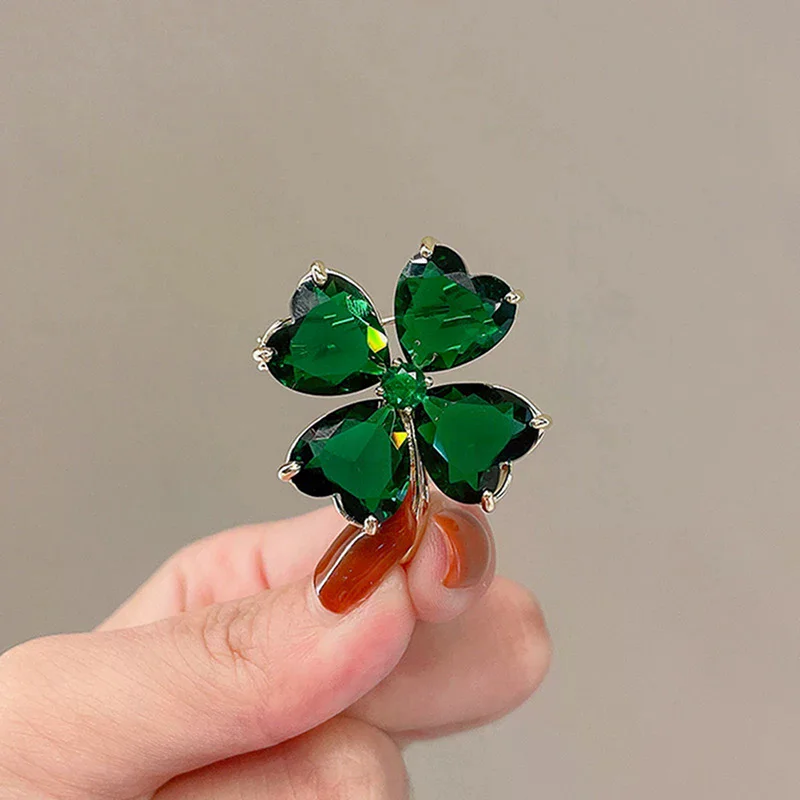 Four-leaf Clover Brooch French Retro Emerald Corsage Pin for Women Wedding Clothing Jewelry Accessories